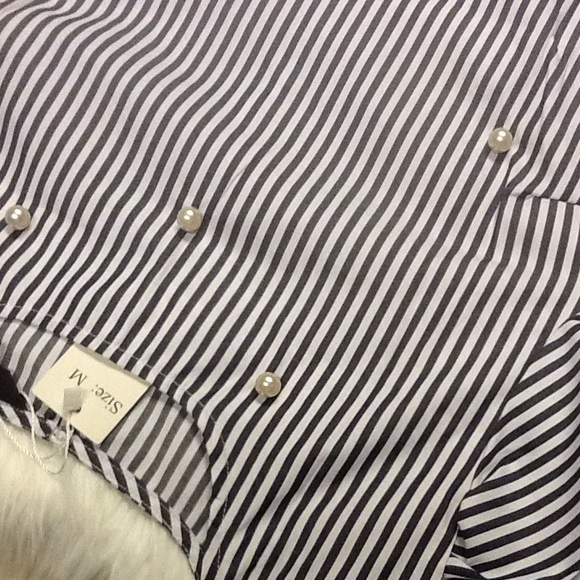 💙Blue & white blouse embellished with pearls💙 - Picture 3 of 3